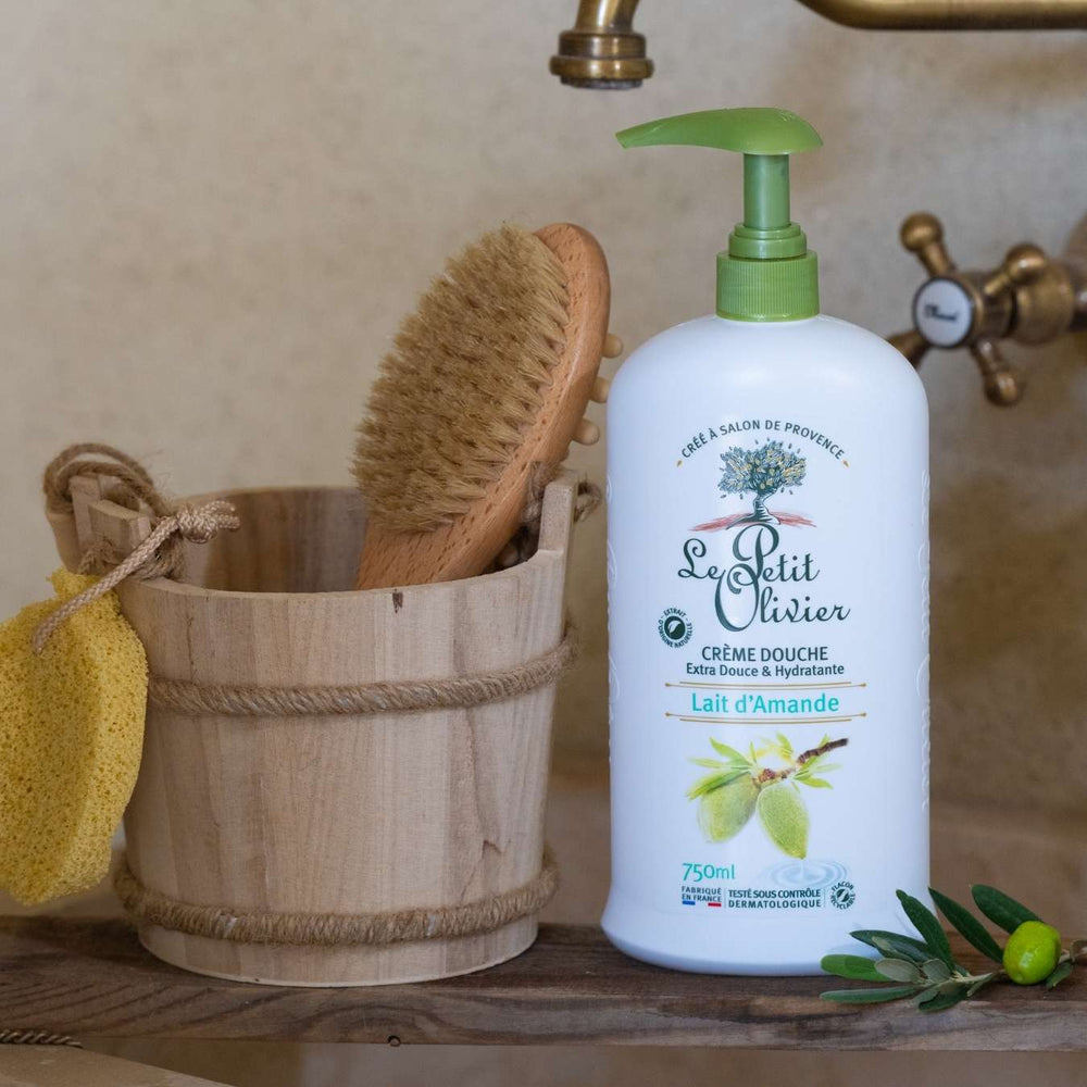 le petit olivier extra-gentle moisturizing shower cream almond milk product