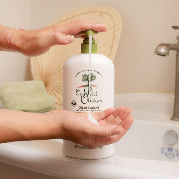le petit olivier extra-gentle moisturizing shower cream apricot milk use 1